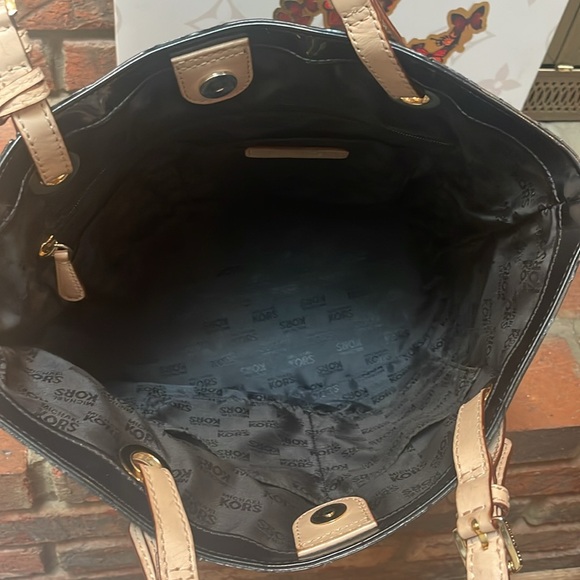 Michael Kors Shiny Black Jet Set Monogram Leather Tote Shoulder Bag - Picture 7 of 8